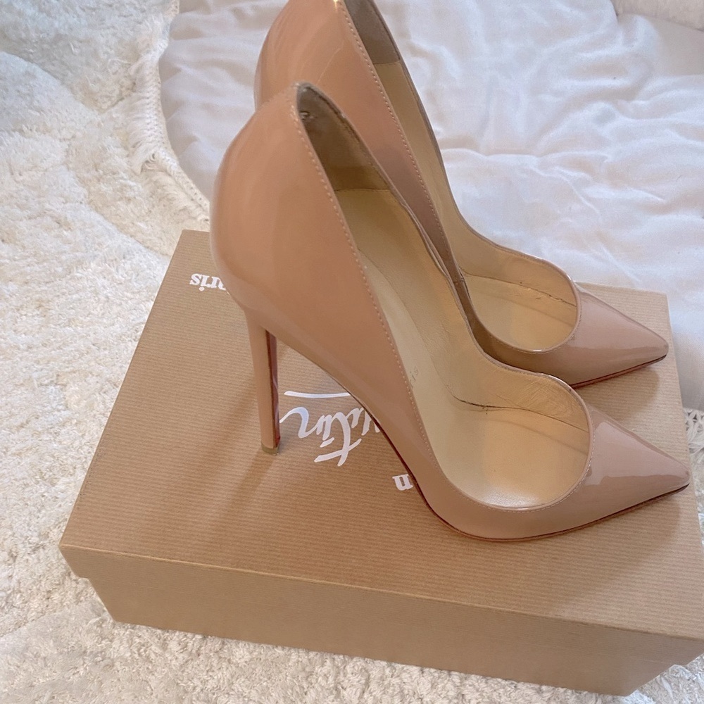So Kate nude pumps